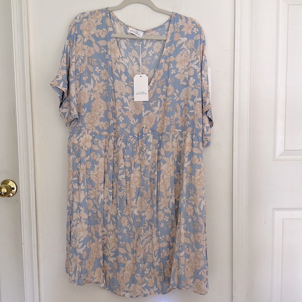 NWT Emily Wonder V-neck dress. Size 2XL.